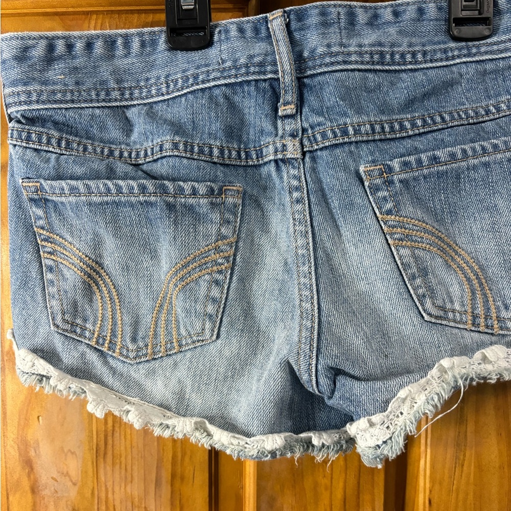 HOLLISTER | Distressed Lace Denim Shorts - Picture 5 of 6